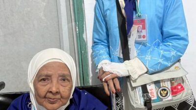 Masih Kuat di Usia 87 Tahun, Nini Asal Kotabaru Ini Berangkat Haji Bersama Anak