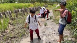 Rp3,1 Miliar gasan Pengawasan Sekolah, Jalan ke SDN Basirih 10 Masih Licin wan Berlumpur