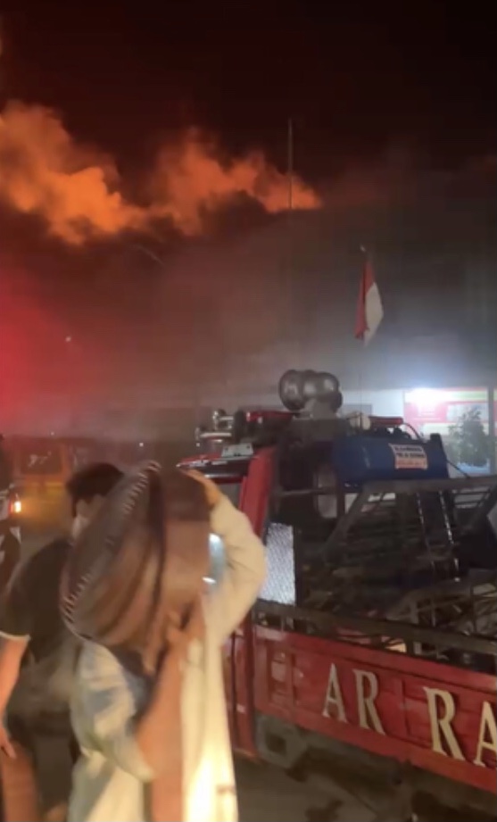 Kebakaran Besar Jelang Fajar, Delapan Rumah wan Ruang Kelas MTs Ludes Terbakar