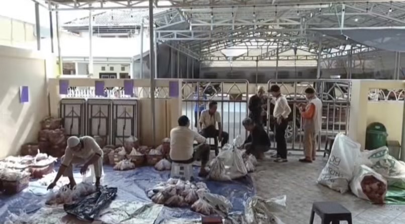 17 Sapi Kurban Masjid Ar Rahim Disembelih di Kampung Inggris Batola 17 Sapi Kurban Masjid Ar Rahim Disembelih di Kampung Inggris Batola