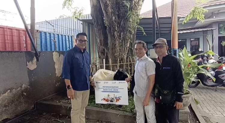 Pelindo Group Tebar Berkah Idul Adha! Puluhan Sapi wan Kambing Disalurkan Gasan Warga Kalimantan