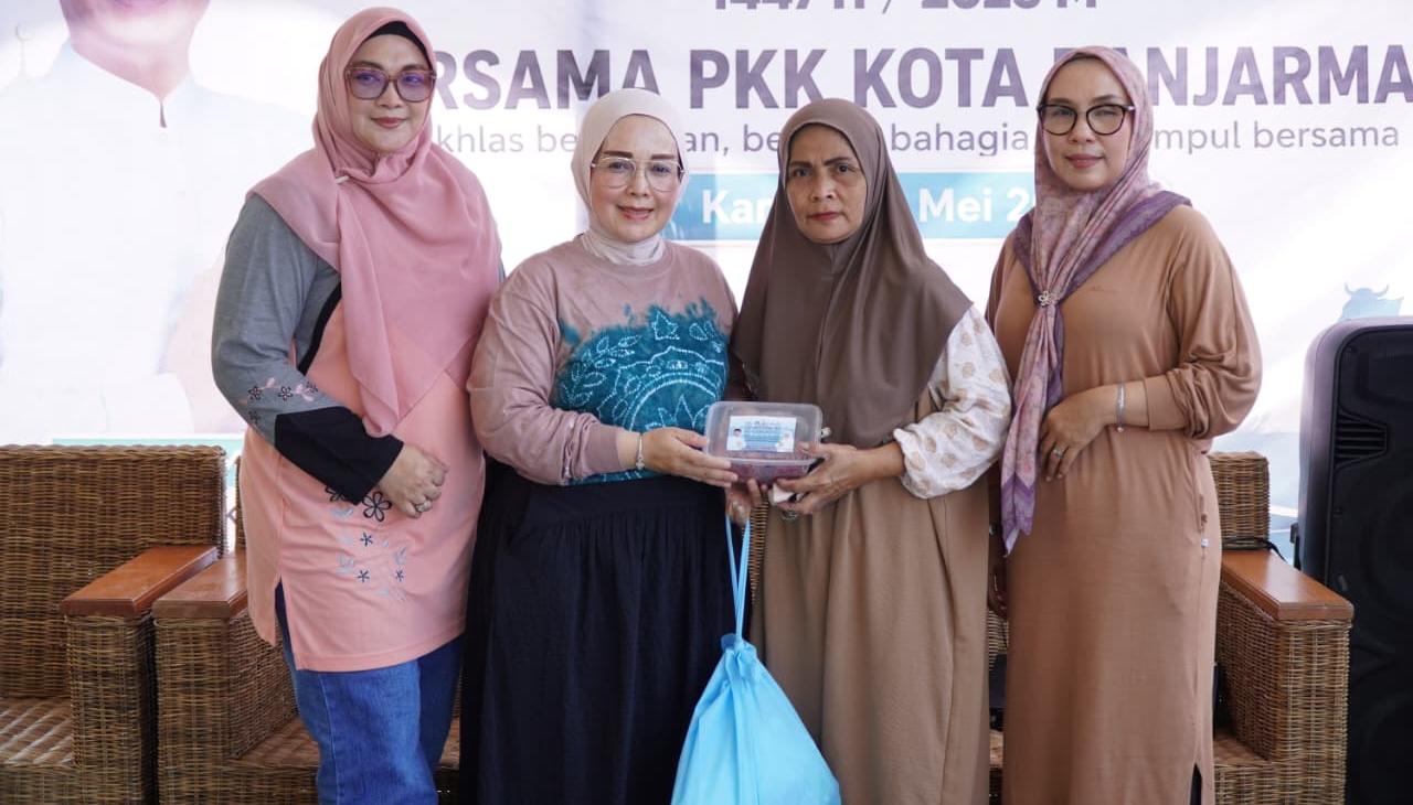 TP PKK Banjarmasin Salurkan Daging Kurban Gasan Keluarga Penderita Stunting