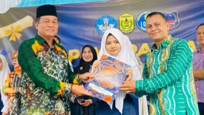 Luar Biasa! Siswi SMPN 2 Banjarmasin Raih Nilai 100 di TKA Perdana Nasional