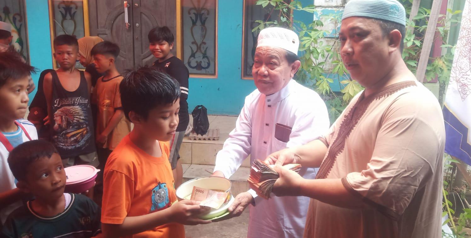 Peringati 10 Muharram, Majelis Taklim Nur Arina Bagikan 2.000 Porsi Bubur Asyura wan Santuni Anak Yatim