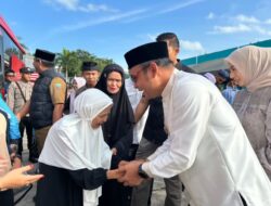 Tangis Haru Pecah! Jamaah Haji Kotabaru Akhirnya Kembali Setelah 41 Hari di Tanah Suci