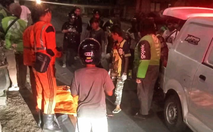Sedang Menyapu Jalan Demi Keluarga, Petugas Kebersihan  Malah Ditabrak wan Ditinggalkan