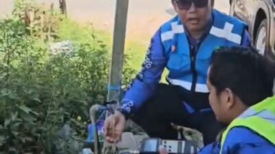 Kada Hakun Hanya Terima Laporan, Dirut PAM Turun Langsung Cek Aliran Banyu ke Rumah Warga