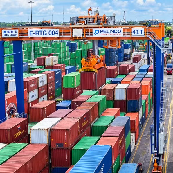 Arus Logistik Kalsel Meningkat, TPK Banjarmasin Layani 282 Ribu TEUs Petikemas Arus Logistik Kalsel Meningkat, TPK Banjarmasin Layani 282 Ribu TEUs Petikemas