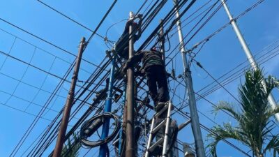 Kabel Semrawut Mulai Ditertibkan, Banjarmasin Uji Coba Tihang Bersama Kabel Semrawut Mulai Ditertibkan, Banjarmasin Uji Coba Tihang Bersama