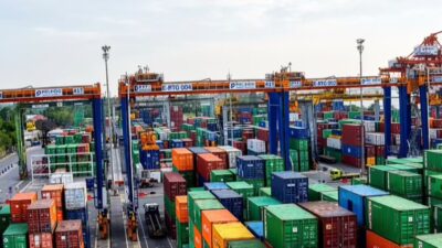 Pelindo Tambah Empat E-RTG Gasan Perkuat Layanan Peti Kemas di Banjarmasin Pelindo Tambah Empat E-RTG Gasan Perkuat Layanan Peti Kemas di Banjarmasin