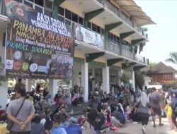 Ratusan Warga Rela Antri, Tatamba Banjar Gratis Diserbu di Siring Menara Pandang