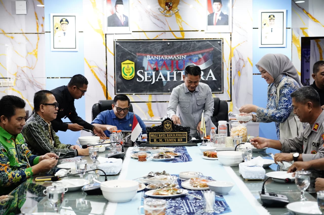 Pemko Banjarmasin Sambut Ketua Komisi II DPR RI lawan Kuliner Khas Banjar