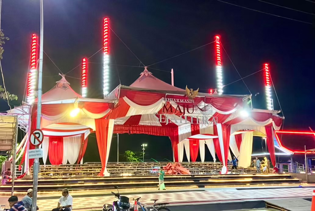 Persiapan HUT ke-81 RI, Balai Kota Banjarmasin Tata Panggung gasan 1.000 Undangan