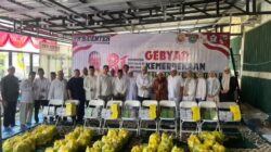 Golkar Banjarmasin Turun ke Lima Kecamatan, Masjid Dapat Al-Qur’an hingga Sembako Golkar Banjarmasin Turun ke Lima Kecamatan, Masjid Dapat Al-Qur’an hingga Sembako