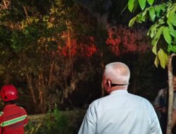 Sampai Malam Api Masih Muncul, Gubernur H.Muhidin Bertahan di Kawasan Bandara