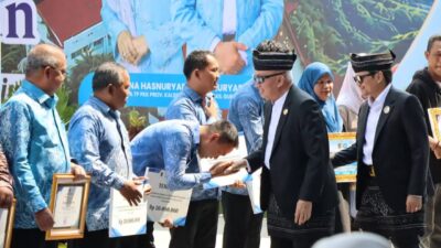 Gubernur Kalsel Serahkan Penghargaan bagi Pelaku Pertanian Berprestasi