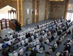Sholat Jumat Perdana Langsung Penuh, Gubernur Ingin Masjid Masjid Syekh Muhammad Arsyad Al-Banjari Kada Pernah Sepi