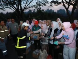 Peduli Relawan Karhutla, PKK wan DWP Kalsel Turun ke Posko Guntung Damar