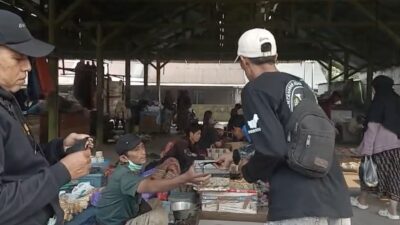 Peduli Dampak Kabut Asap, BAPASAK Bagikan Masker di Liang Anggang