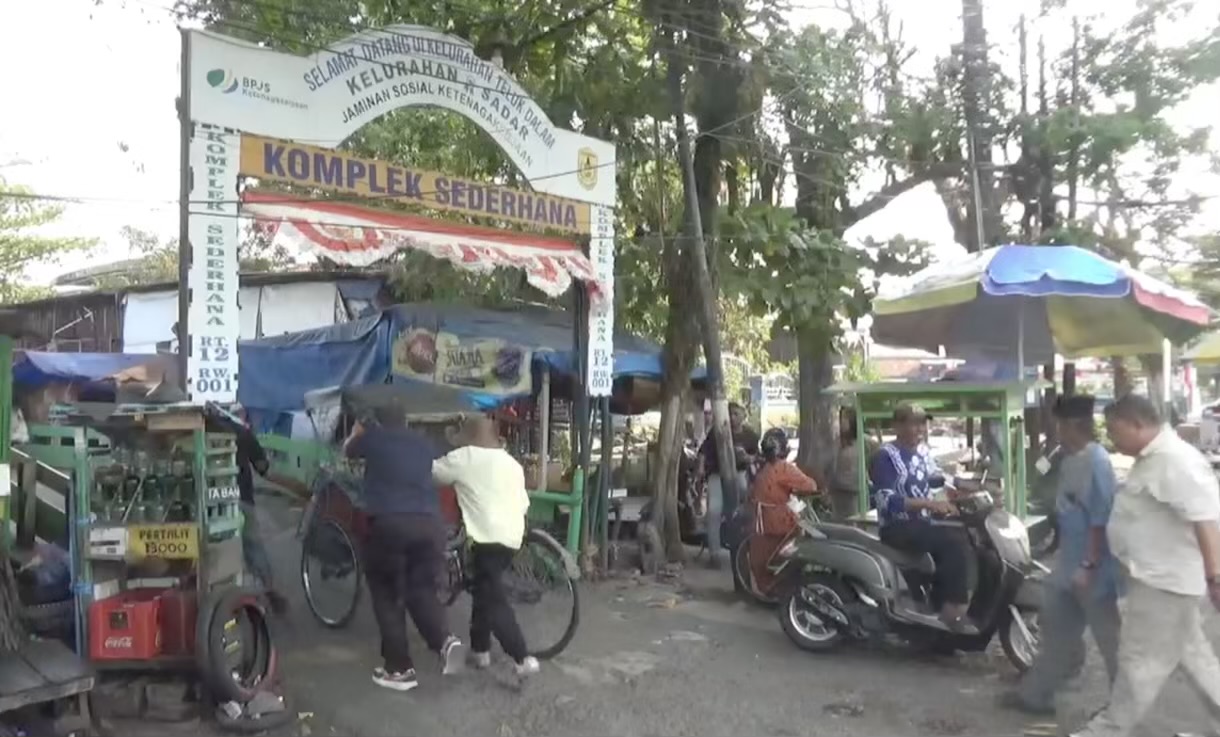 DPP FKPWK Kembali Gelar Aksi Sosial,  Kawan SMP Terpisah Hampir 20 Tahun Datang Bawa Sembako hingga Handphone