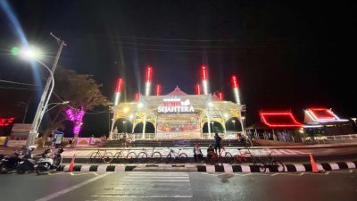 Siring Balai Kota Banjarmasin Makin Terang dengan Lampu “Banjarmasin Maju Sejahtera” Siring Balai Kota Banjarmasin Makin Terang dengan Lampu “Banjarmasin Maju Sejahtera”