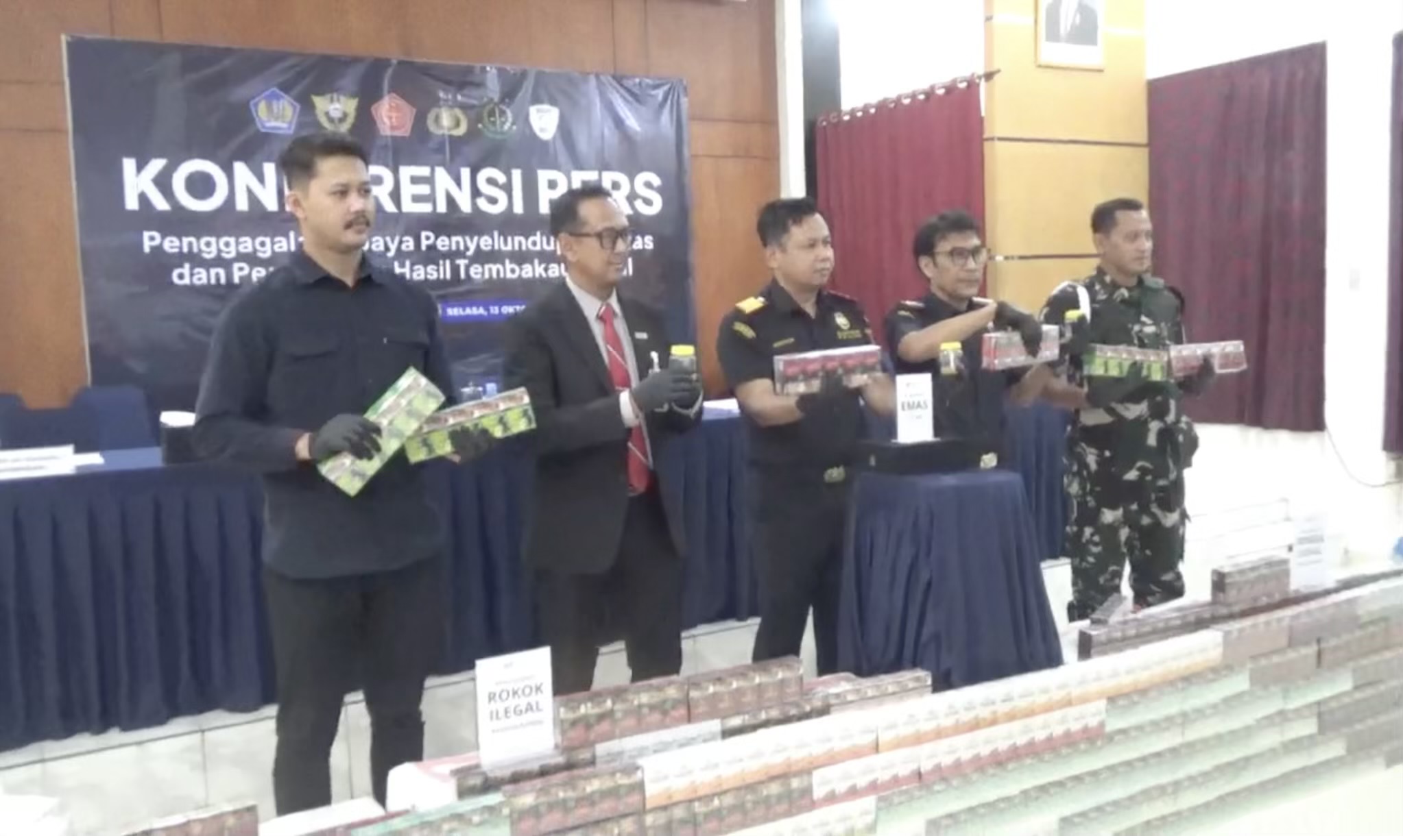 Bawa 1,1 Kg Emas Tanpa Dokumen, WNA India Diamankan di Bandara Internasional Syamsudin Noor Banjarmasin di Banjarbaru