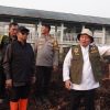 Gubernur Muhidin Kerahkan Ekskavator Tangani Bara Karhutla di Sambang Lihum