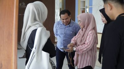 Rumah Sasirangan Kreatif Dilengkapi Mebel, Rak Display hingga Perangkat Kasir Rumah Sasirangan Kreatif Dilengkapi Mebel, Rak Display hingga Perangkat Kasir